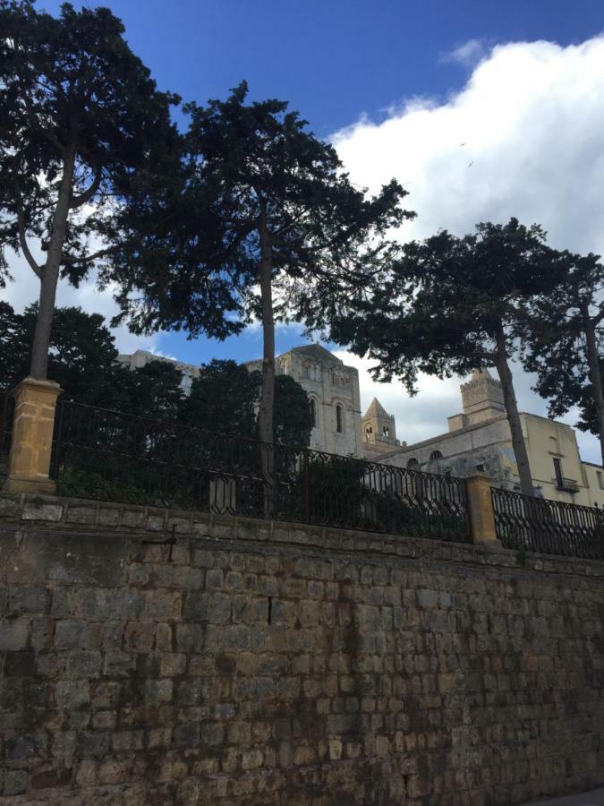 דירות צ'פאלו Cathedral House מראה חיצוני תמונה